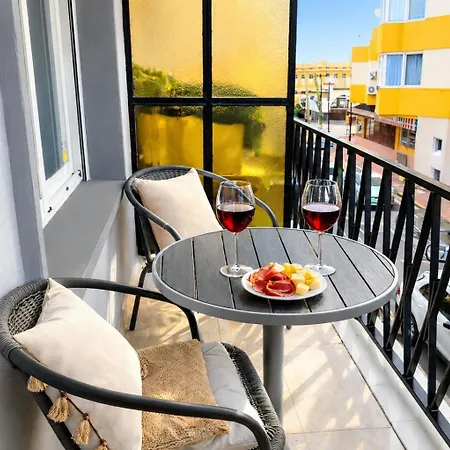 Amplio Piso Con Terraza Cerca De La Playa Lejlighed